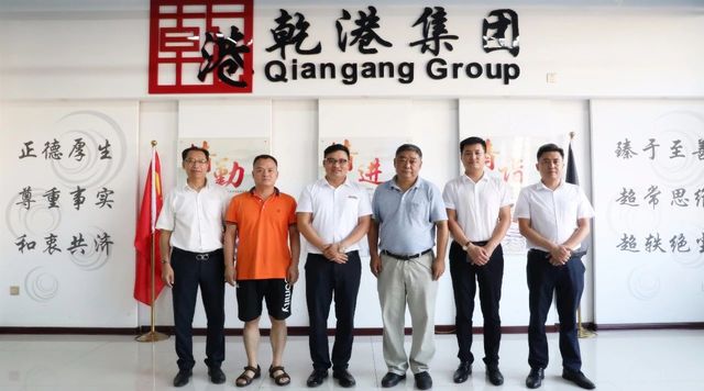 集團領導與蒞臨專家合影