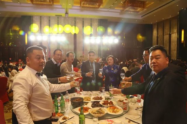 晚宴時(shí)間 晚宴時(shí)間